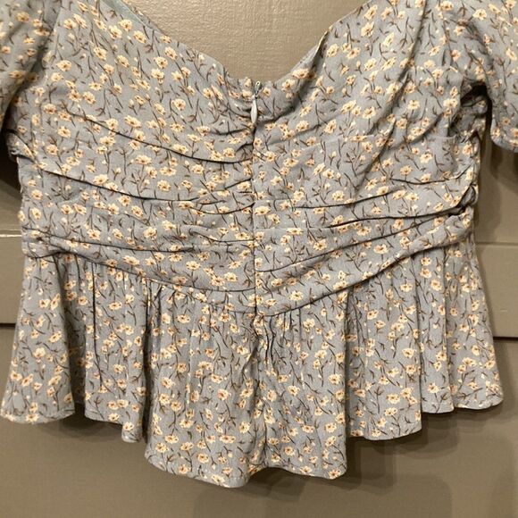 Astr Sweetheart Neck Puff Sleeve Floral Print Ruched Center Top XS NWT - Picture 9 of 9